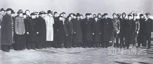 1955年12月，劉少奇、鄧小平視察112廠