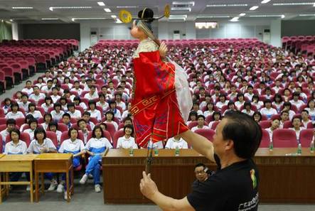 (15圖片)廣東省木偶藝術劇院走入學校演出