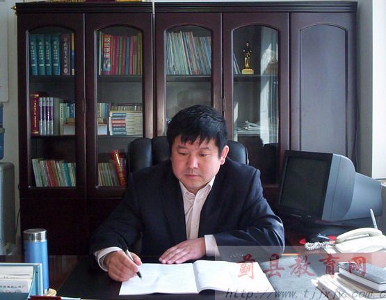 張振兵(馬伸橋中學校長兼黨支部副書記) 張振兵(馬伸橋中學校長兼黨支部副書記)