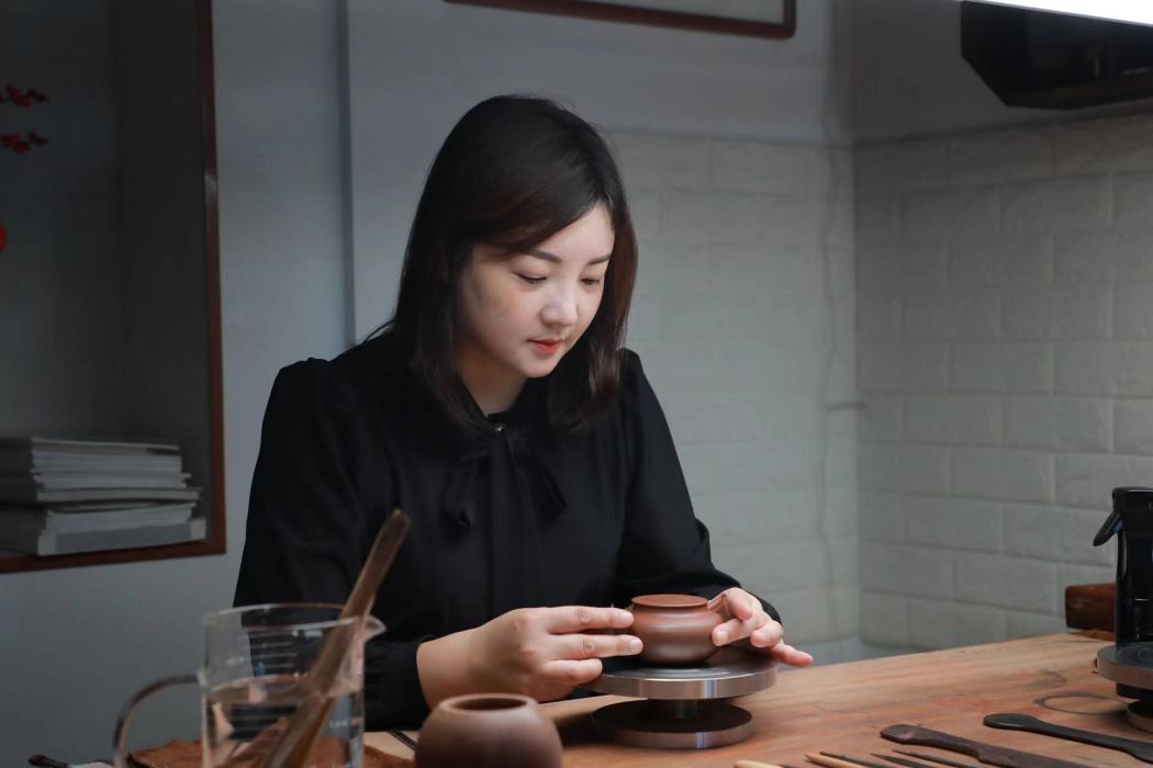 蔣麗英(高級工藝美術師) 蔣麗英(高級工藝美術師)