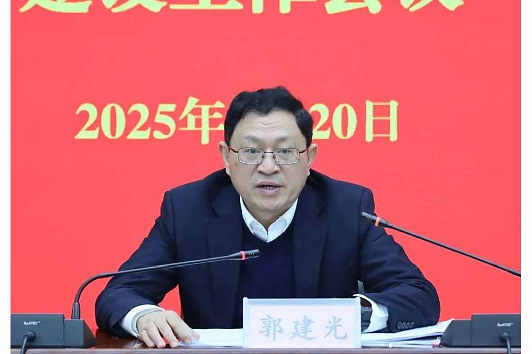 郭建光(中國鐵路南昌局集團有限公司副總經理、昌九城際鐵路股份有限公司黨委書記、總經理) 郭建光(中國鐵路南昌局集團有限公司副總經理、昌九城際鐵路股份有限公司黨委書記、總經理)