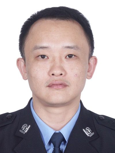 林強(海南省定安縣公安局黨委副書記、政委、四級高級警長) 林強(海南省定安縣公安局黨委副書記、政委、四級高級警長)