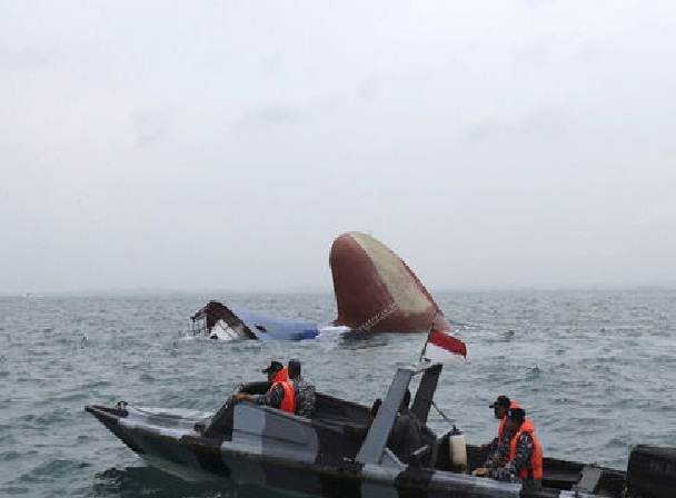12·16新加坡海峽輪船相撞事故