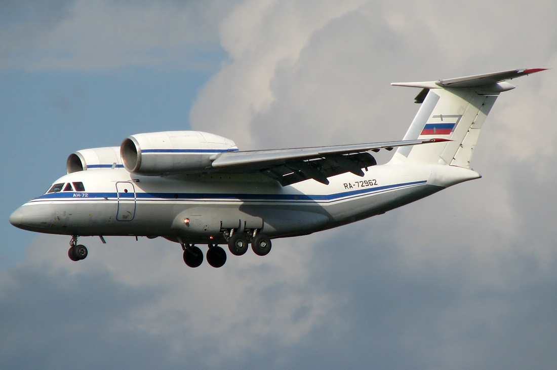AN-72運輸機
