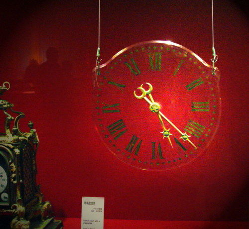 瑞士生產的玻璃盤掛表