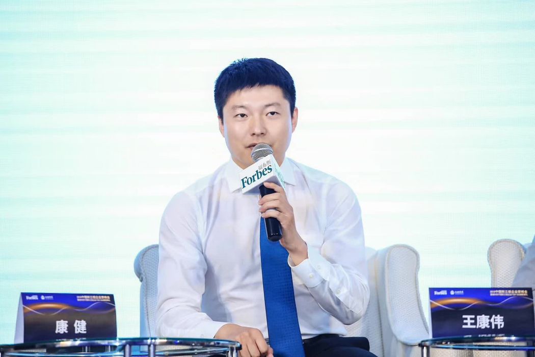 王康偉 王康偉