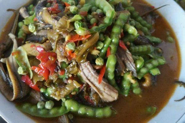 酸菜煮鱔魚 酸菜煮鱔魚
