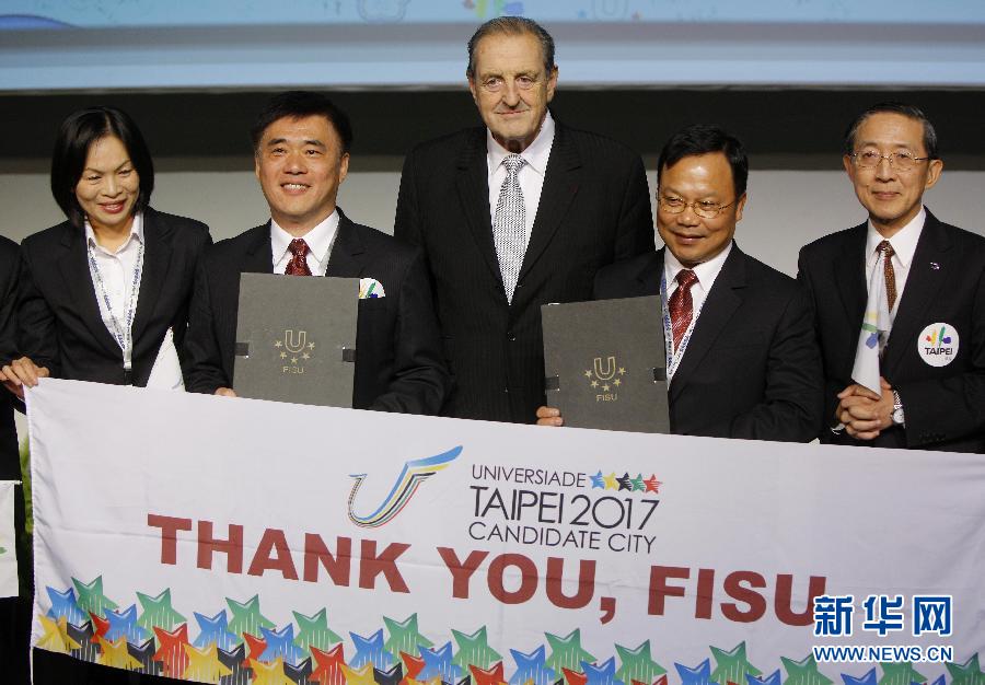 郝龍斌（左二）等與FISU主席加利安合影