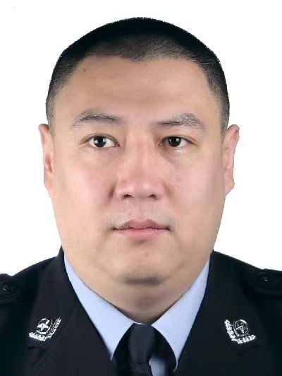 王立鵬(黑龍江省哈爾濱市南崗分局通達街派出所原負責人) 王立鵬(黑龍江省哈爾濱市南崗分局通達街派出所原負責人)