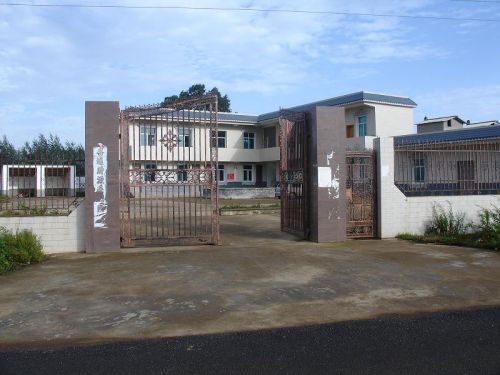 鳴鳳村(雲南省安寧市八街鎮下轄村) 鳴鳳村(雲南省安寧市八街鎮下轄村)