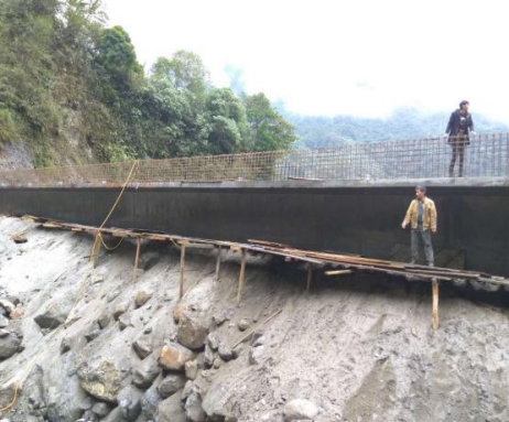 2017年3月正在建設中的德果村哈果榮橋新建工程