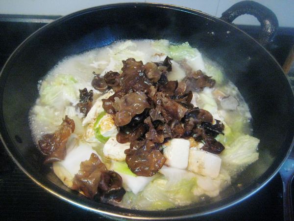 黑木耳豆腐燉白菜