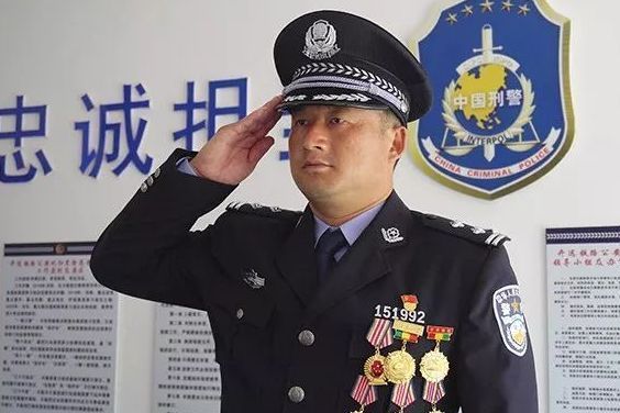 梁勇(昆明鐵路公安局開遠公安處刑警支隊政委) 梁勇(昆明鐵路公安局開遠公安處刑警支隊政委)