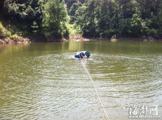 被困的水怪 被困的水怪