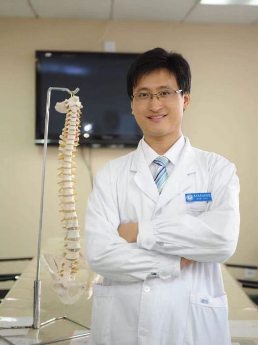 格日勒(首都醫科大學附屬北京友誼醫院骨科副主任醫師) 格日勒(首都醫科大學附屬北京友誼醫院骨科副主任醫師)