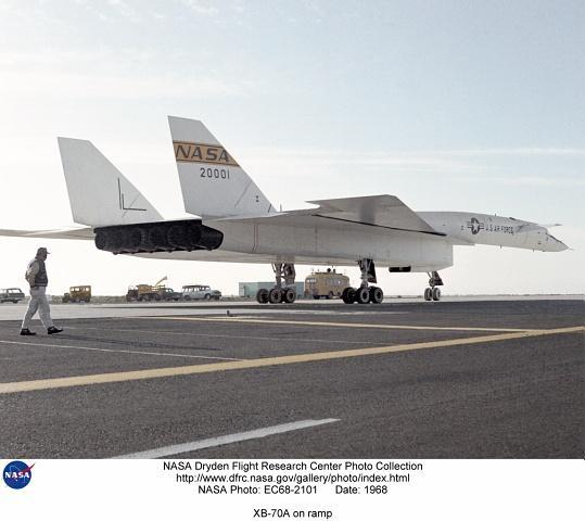 XB-70轟炸機(XB-70戰神侍婢式轟炸機)