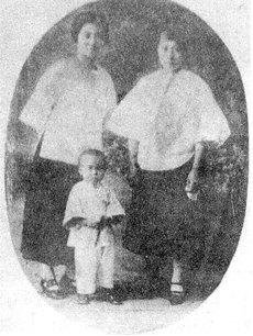 1926年胡蘭畦(左)在廣州與女友高淑