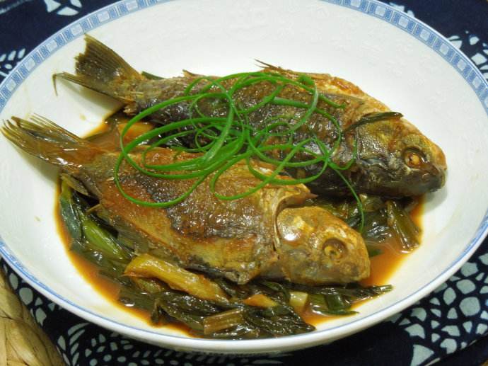 蔥香鯽魚 蔥香鯽魚