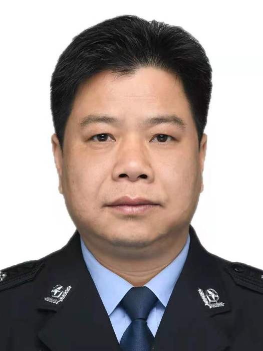 楊旭(貴州省劍河縣公安局黨委委員、副局長兼革東派出所所長) 楊旭(貴州省劍河縣公安局黨委委員、副局長兼革東派出所所長)
