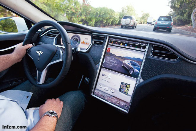特斯拉(Tesla)Model S 測試版轎車內飾。