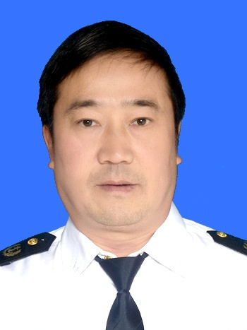 張英(息烽縣交通運輸局黨組成員、縣海事處處長) 張英(息烽縣交通運輸局黨組成員、縣海事處處長)