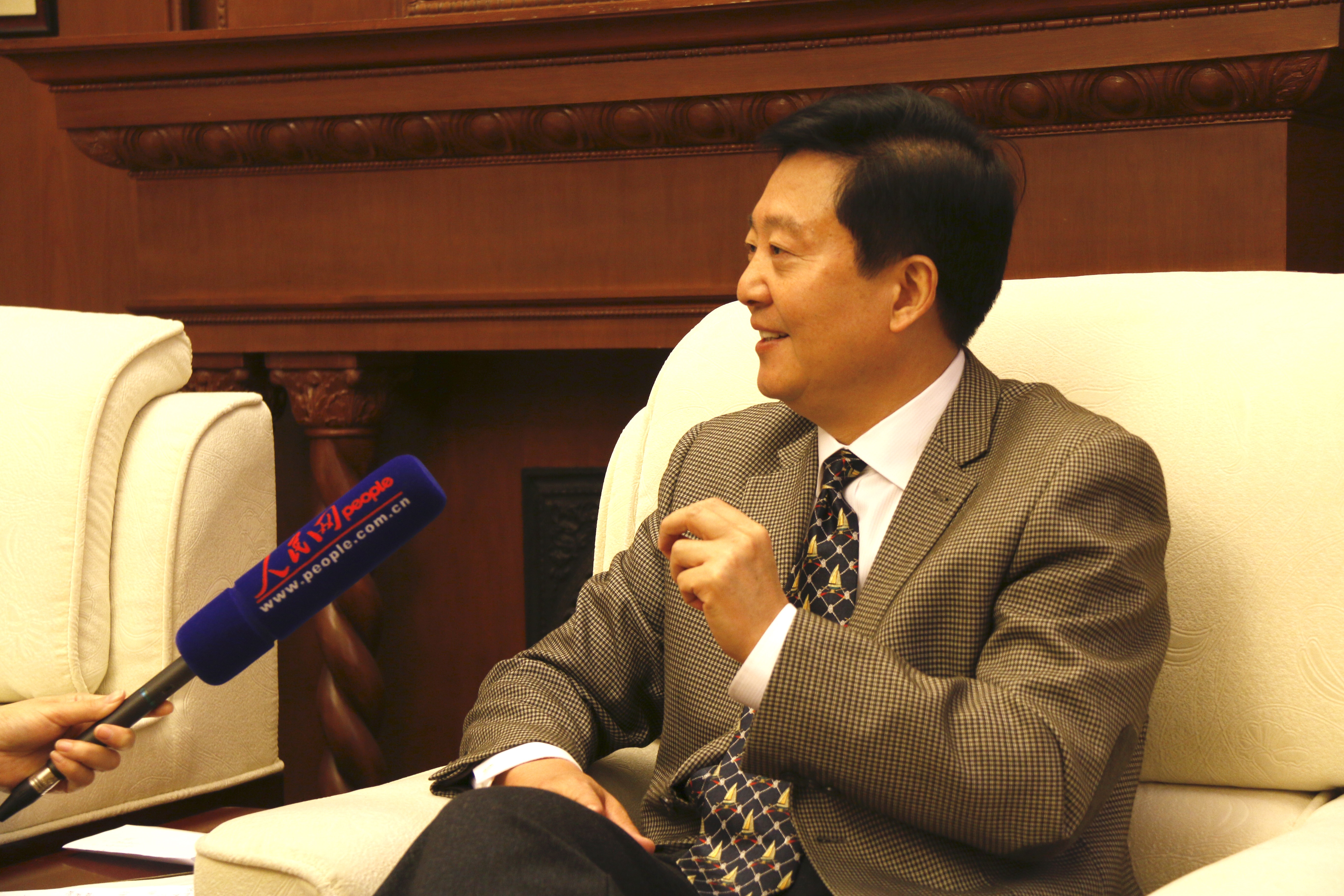 王銘玉教授接受人民網記者專訪