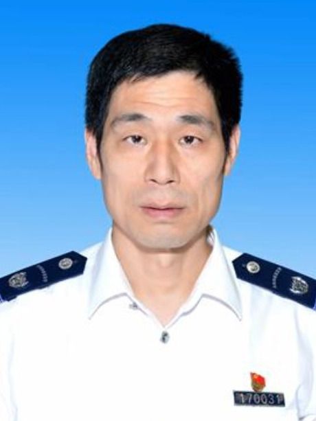 韓俊傑(天津市濱海新區市場監管局黨委委員、副局長) 韓俊傑(天津市濱海新區市場監管局黨委委員、副局長)