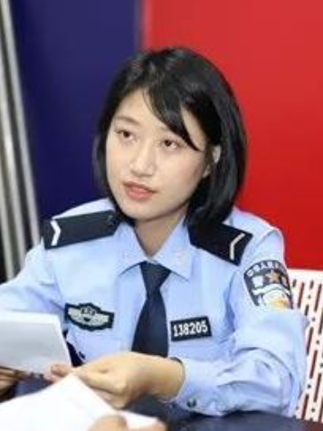 陳露露(浙江省蒼南縣礬山鎮黨委委員、宣傳委員,蒼南縣公安局刑事偵查大隊三級警長) 陳露露(浙江省蒼南縣礬山鎮黨委委員、宣傳委員,蒼南縣公安局刑事偵查大隊三級警長)