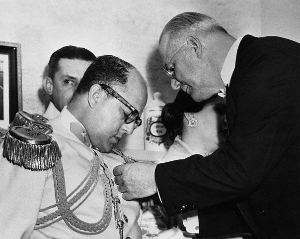 佩雷斯·希門尼斯被授予榮譽勳章