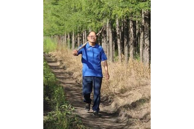 李振海(莫力達瓦達斡爾族自治旗塔溫敖寶村農民) 李振海(莫力達瓦達斡爾族自治旗塔溫敖寶村農民)