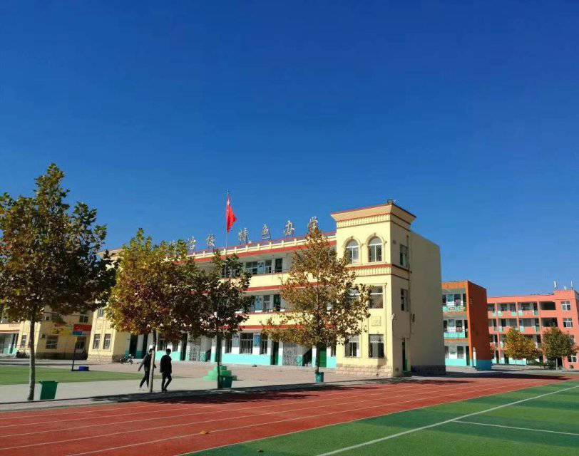 曹縣曹城街道辦事處中學(曹城鎮中學) 曹縣曹城街道辦事處中學(曹城鎮中學)