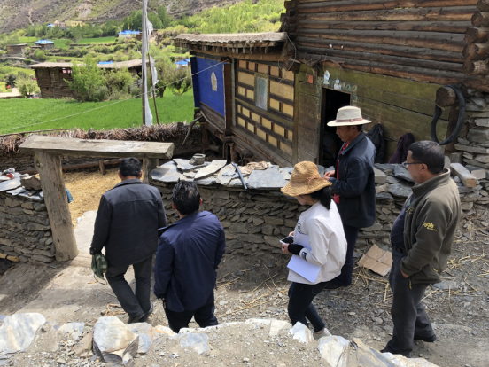 2018年5月15日古拉鄉幹部到關龍村走訪貧困戶