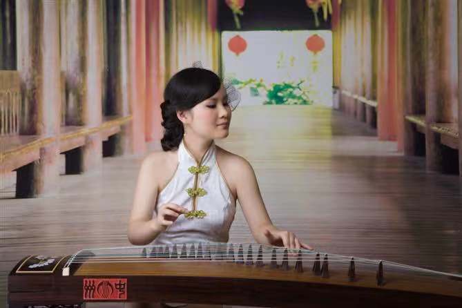 王紫薇(古箏演奏家) 王紫薇(古箏演奏家)