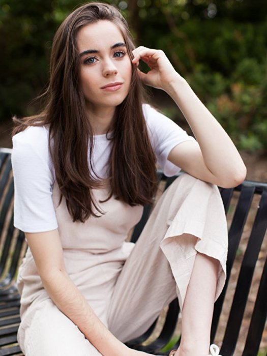 莎拉·德賈斯丁(Sarah Desjardins) 莎拉·德賈斯丁(Sarah Desjardins)