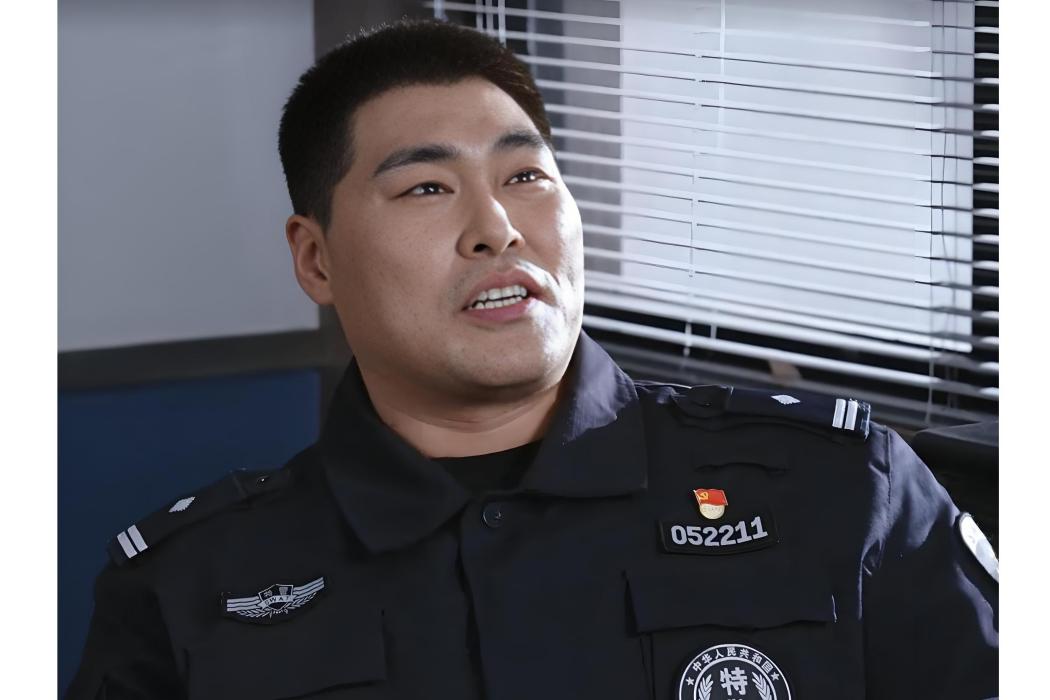 羅旭(電視劇《人民警察》中的巡特警支隊副隊長角色) 羅旭(電視劇《人民警察》中的巡特警支隊副隊長角色)