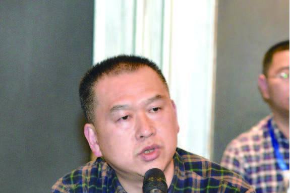 明峰(四川省什邡市望風青蘋果紙業有限公司總經理) 明峰(四川省什邡市望風青蘋果紙業有限公司總經理)
