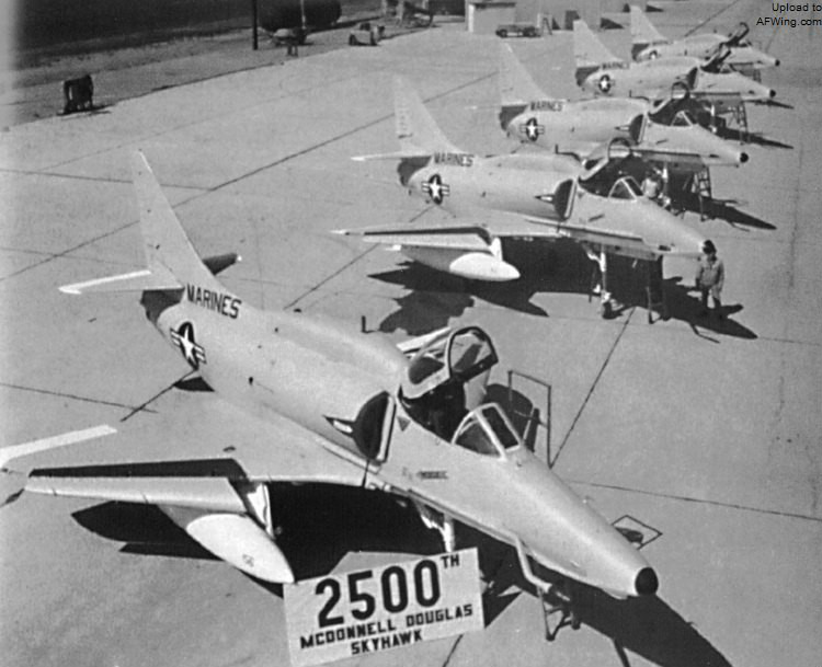 第 5 架 A-4M 生產型也是第 2,500 架天鷹