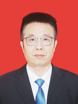 黃軍(重慶市巫溪縣委教育工作委員會委員、縣人民政府專職督學) 黃軍(重慶市巫溪縣委教育工作委員會委員、縣人民政府專職督學)
