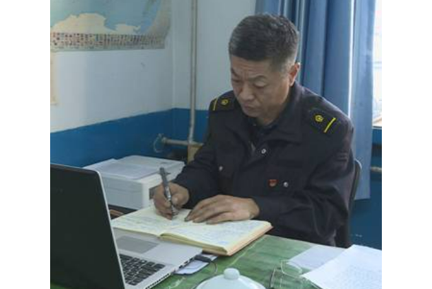 張曉宇(黑河鐵路有限責任公司機車司機長) 張曉宇(黑河鐵路有限責任公司機車司機長)