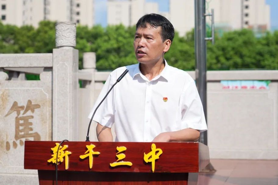 謝雲華(新乾三中黨總支書記) 謝雲華(新乾三中黨總支書記)