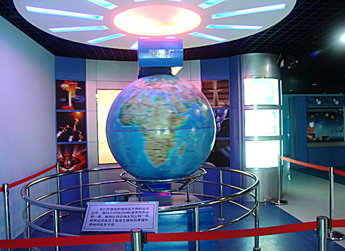 大型磁懸浮地球儀