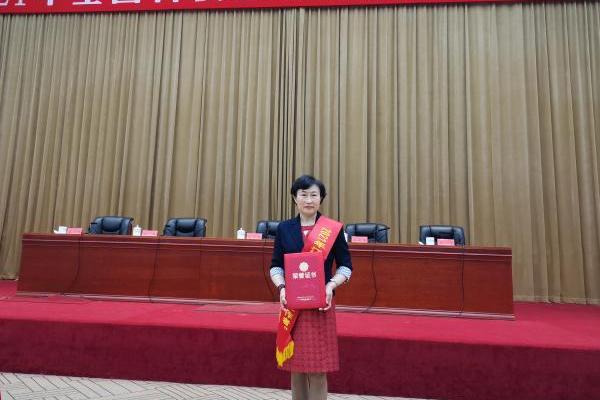 楊玉(江西省兒童醫院、南昌大學附屬兒童醫院黨委委員、副院長) 楊玉(江西省兒童醫院、南昌大學附屬兒童醫院黨委委員、副院長)