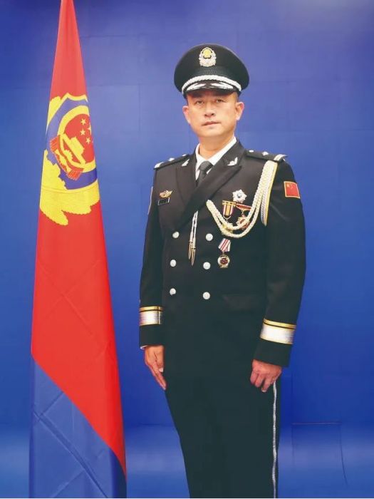 張晨陽(新疆維吾爾自治區公安廳特警總隊特戰支隊五大隊教導員) 張晨陽(新疆維吾爾自治區公安廳特警總隊特戰支隊五大隊教導員)