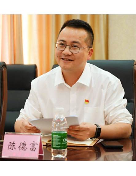 陳德富(四川省瀘縣建築職業中專學校黨委副書記、校長) 陳德富(四川省瀘縣建築職業中專學校黨委副書記、校長)