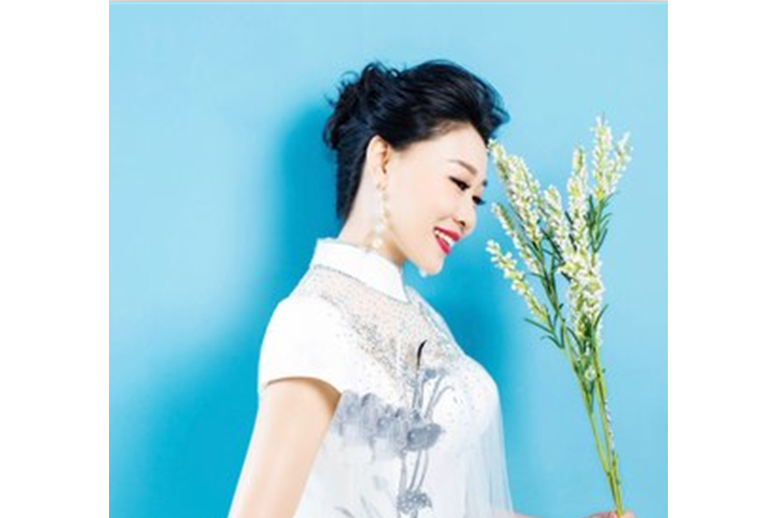 王慶輝(中國內地女高音歌唱演員、國家一級演員) 王慶輝(中國內地女高音歌唱演員、國家一級演員)