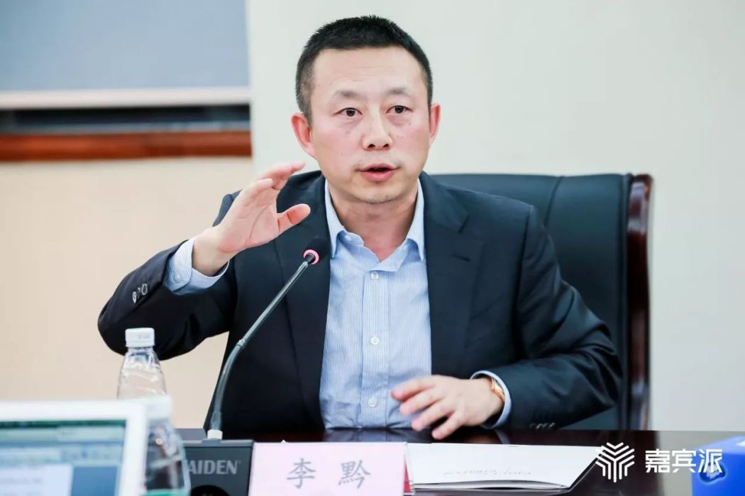 李黔(比亞迪股份董事會秘書、投資處總經理) 李黔(比亞迪股份董事會秘書、投資處總經理)