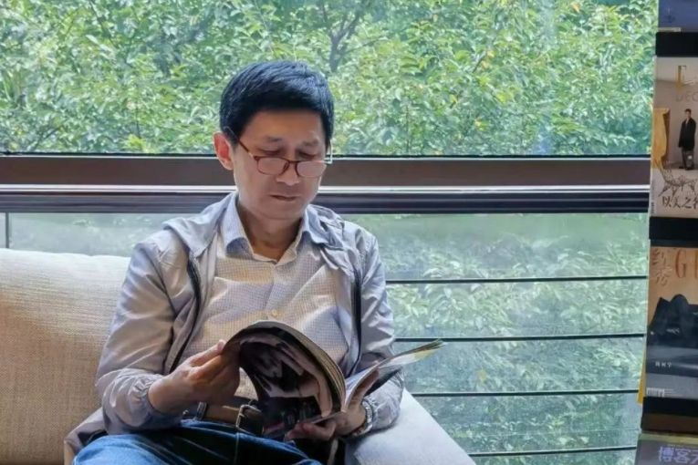 周南(上海工藝美術學會會長) 周南(上海工藝美術學會會長)
