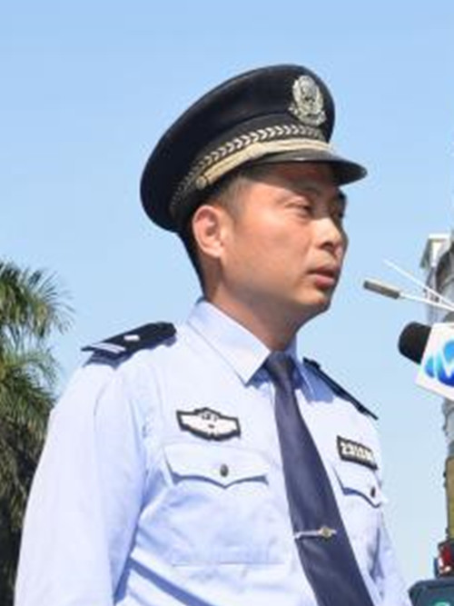 黃惠明(廣東省肇慶市公安局端州分局治安大隊大隊長) 黃惠明(廣東省肇慶市公安局端州分局治安大隊大隊長)
