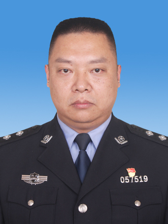 邱特(四川省雅安市公安局副局長,雨城區人民政府黨組成員、副區長,市公安局雨城區分局黨委書記、局長) 邱特(四川省雅安市公安局副局長,雨城區人民政府黨組成員、副區長,市公安局雨城區分局黨委書記、局長)