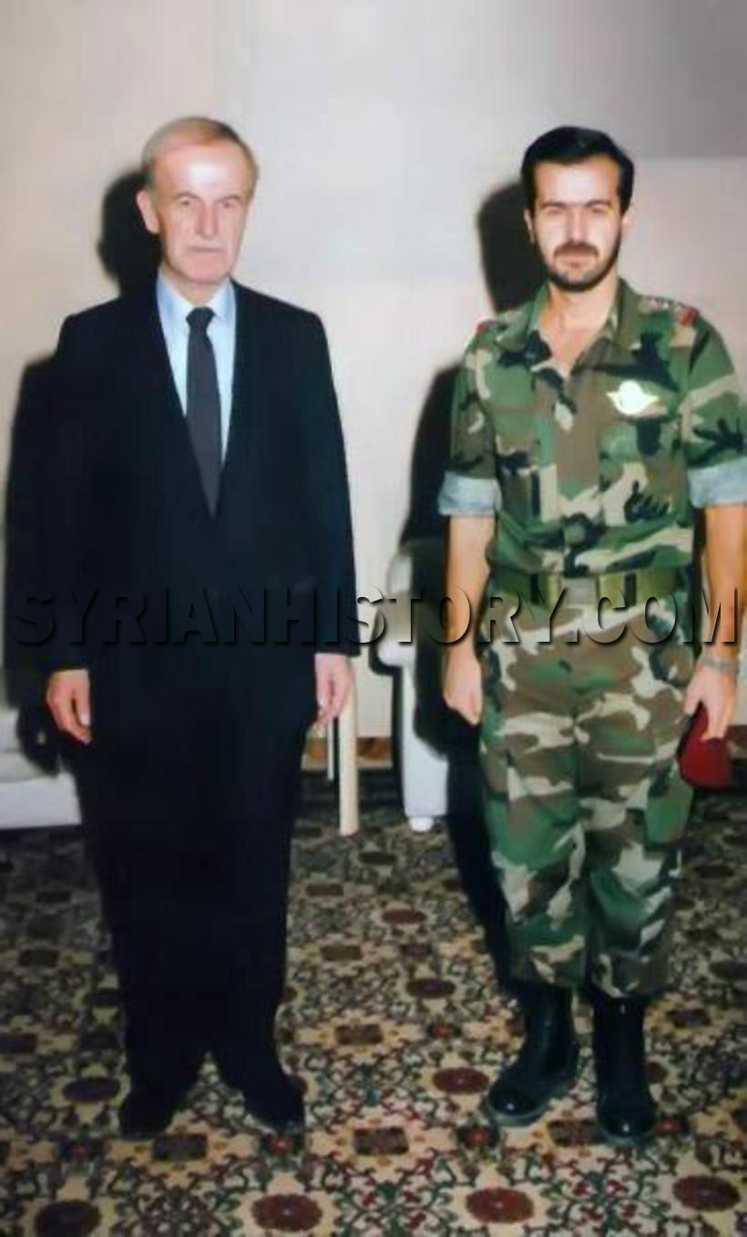 巴西勒（右）與父親哈菲茲·阿薩德總統